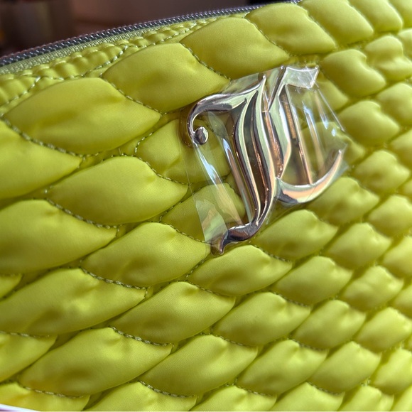 Juicy Couture makeup bag whit travel bottle - Picture 3 of 6